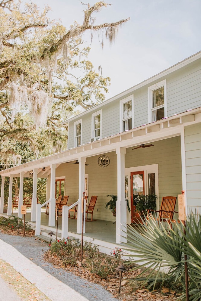 The Roost Ocean Springs 2/64