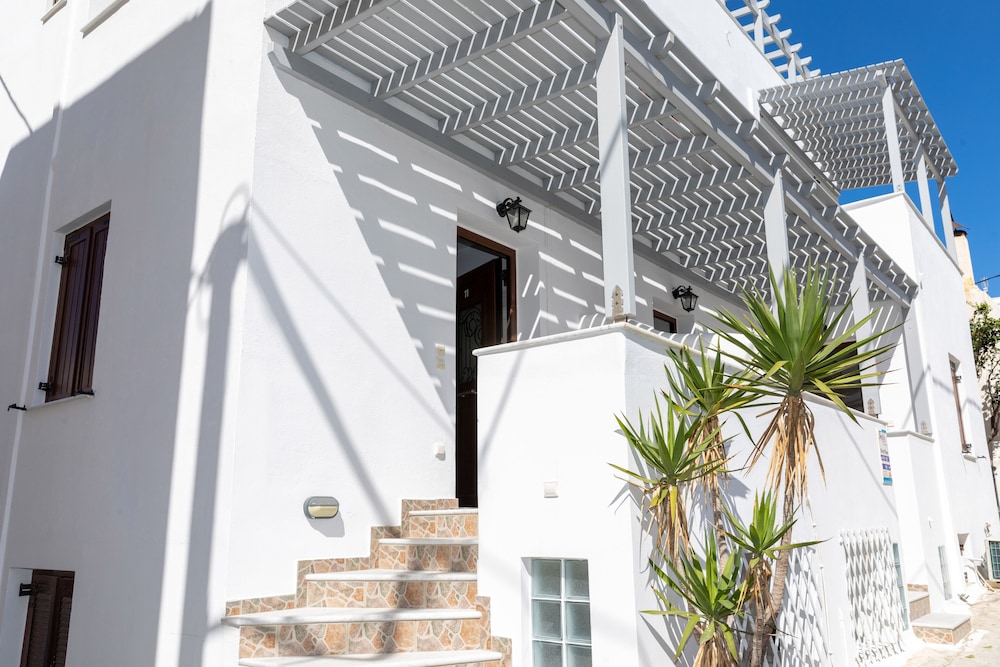 DEPIS PLACE AND APARTMENTS in NAXOS