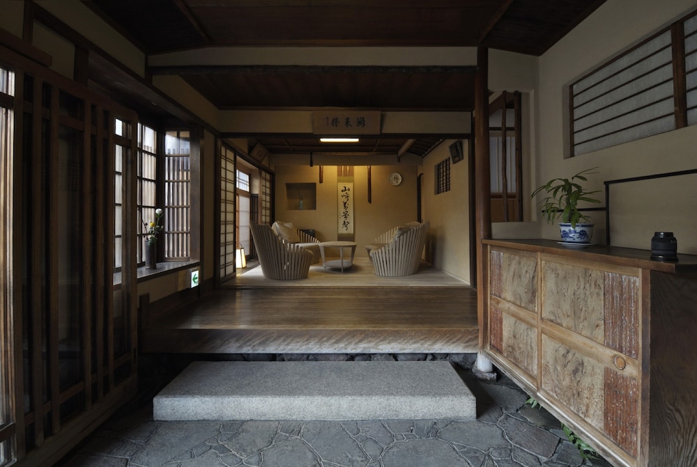 Traditional Kyoto Inn serving Kyoto cuisine IZUYASU 8/50