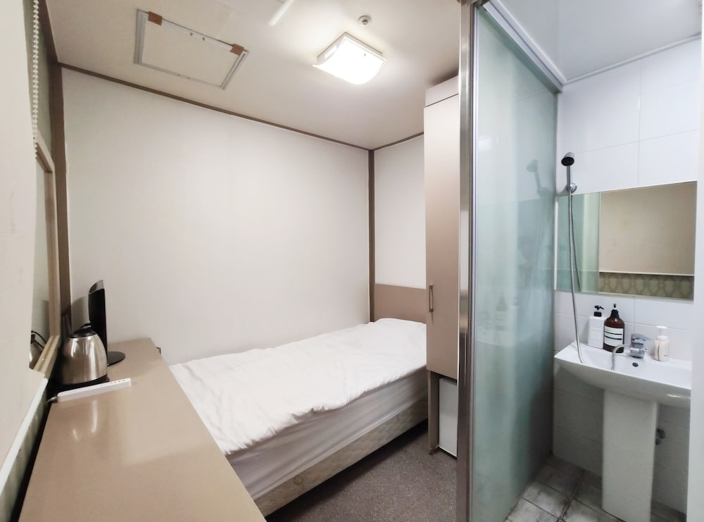 OYO Hostel Myeongdong 2 34/75