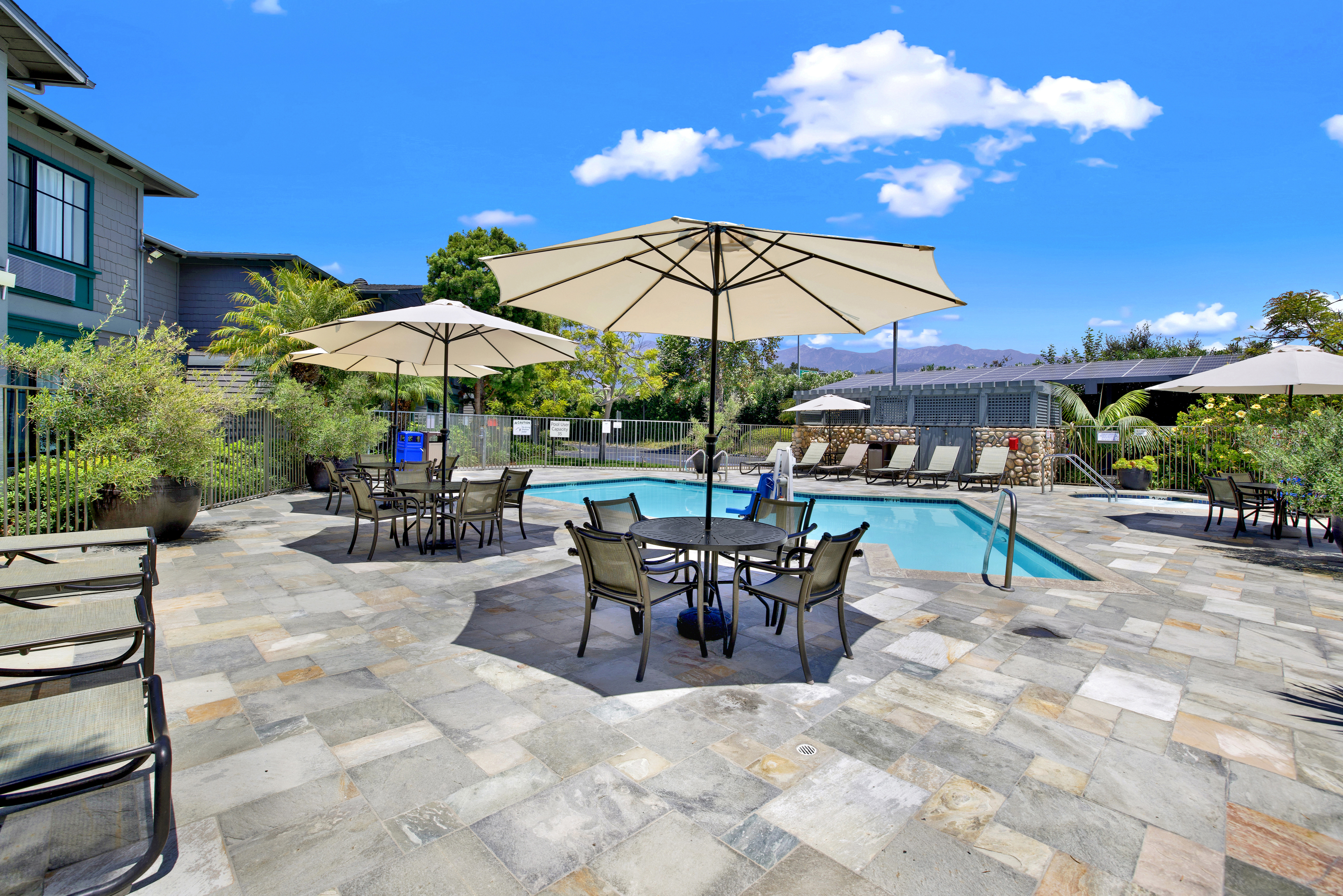 Holiday Inn Express Hotel Suites Carpinteria 69/77