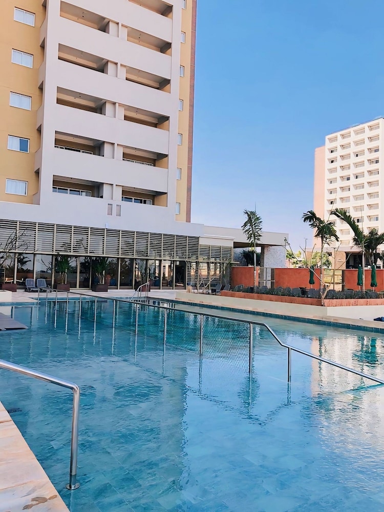 Hot Beach Suites 5/50