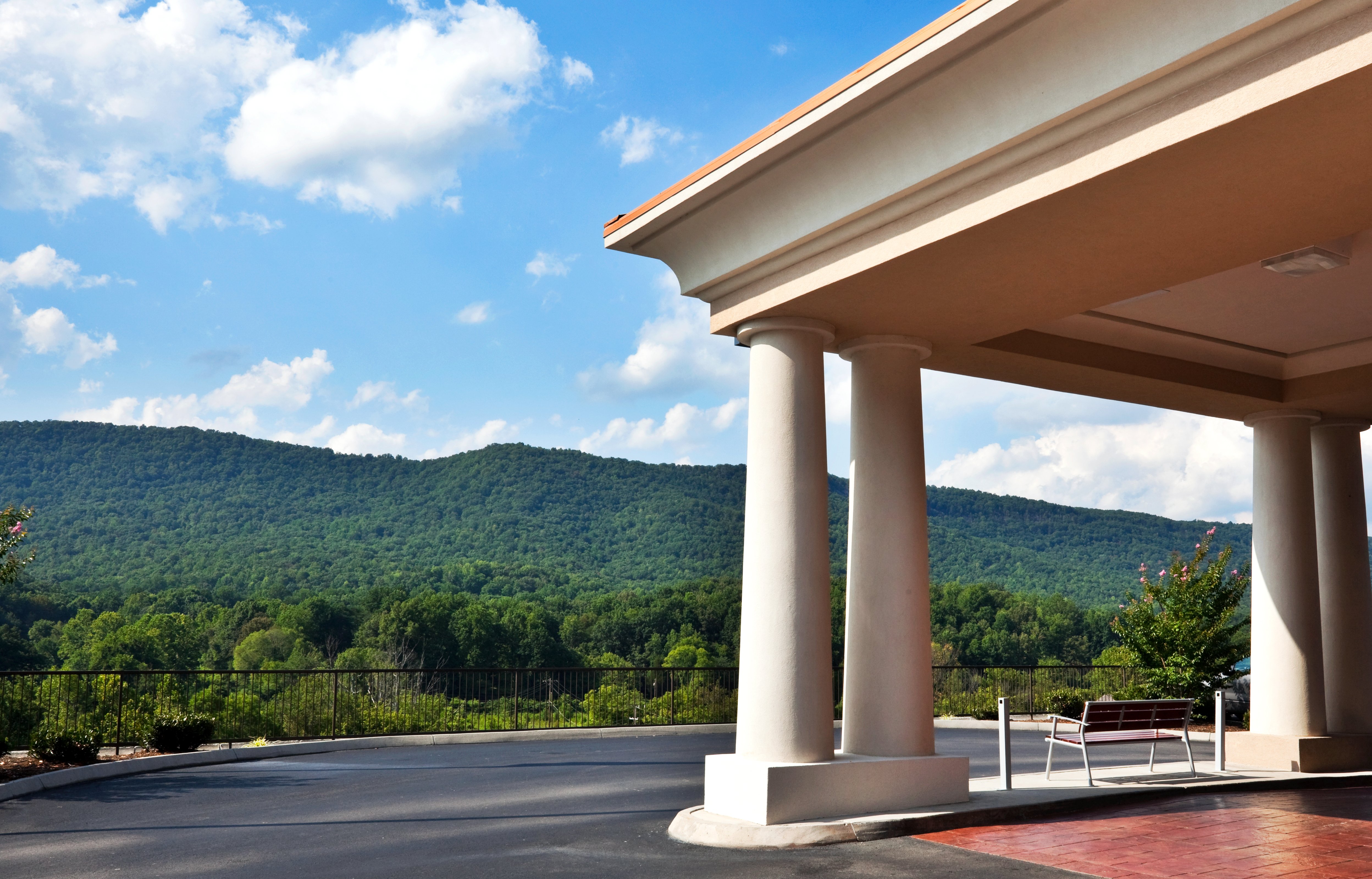 Holiday Inn Express Hotel Suites Harriman 4/53