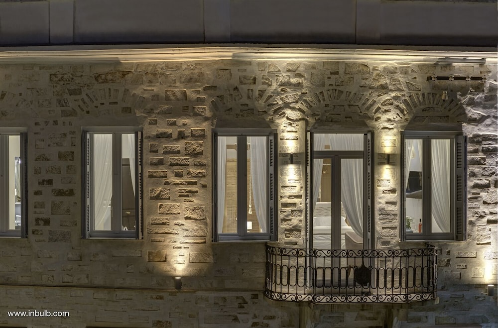 1844 Suites 9/61