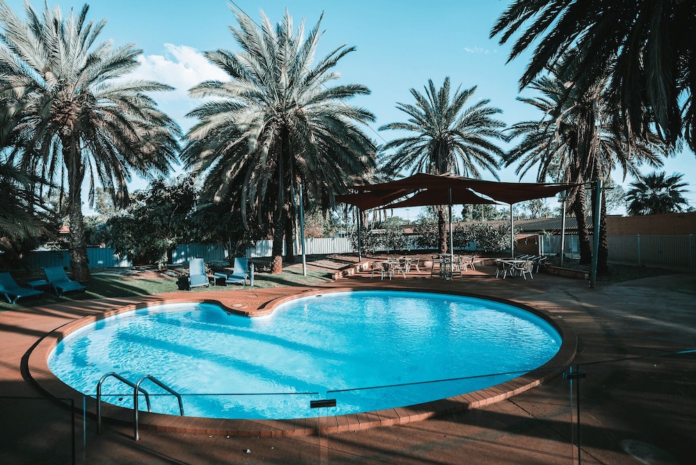 SEASONS HOTEL NEWMAN 1/44