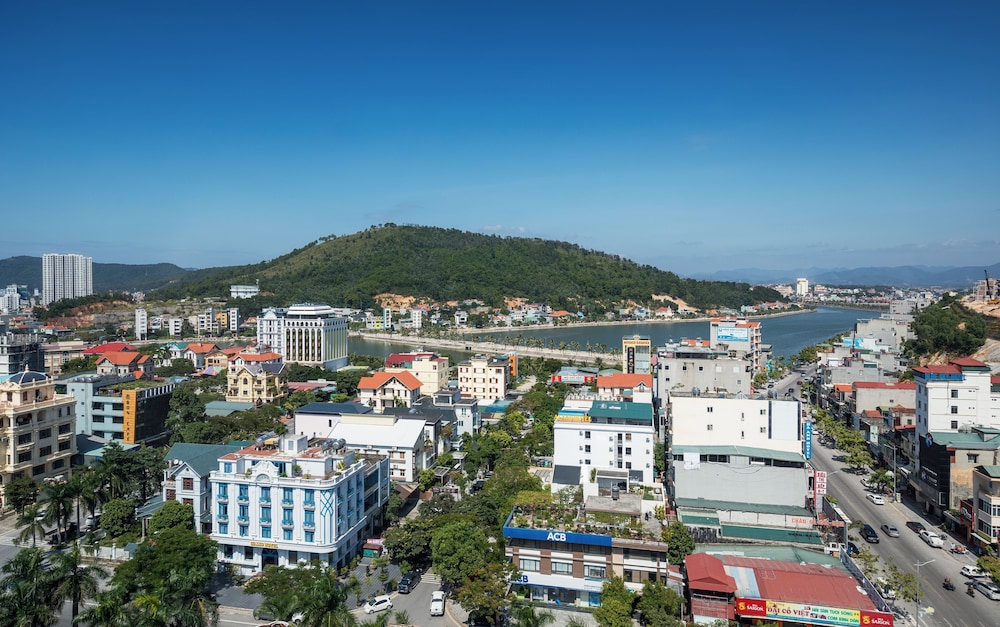 D'Lecia Hotel Ha Long 3/48