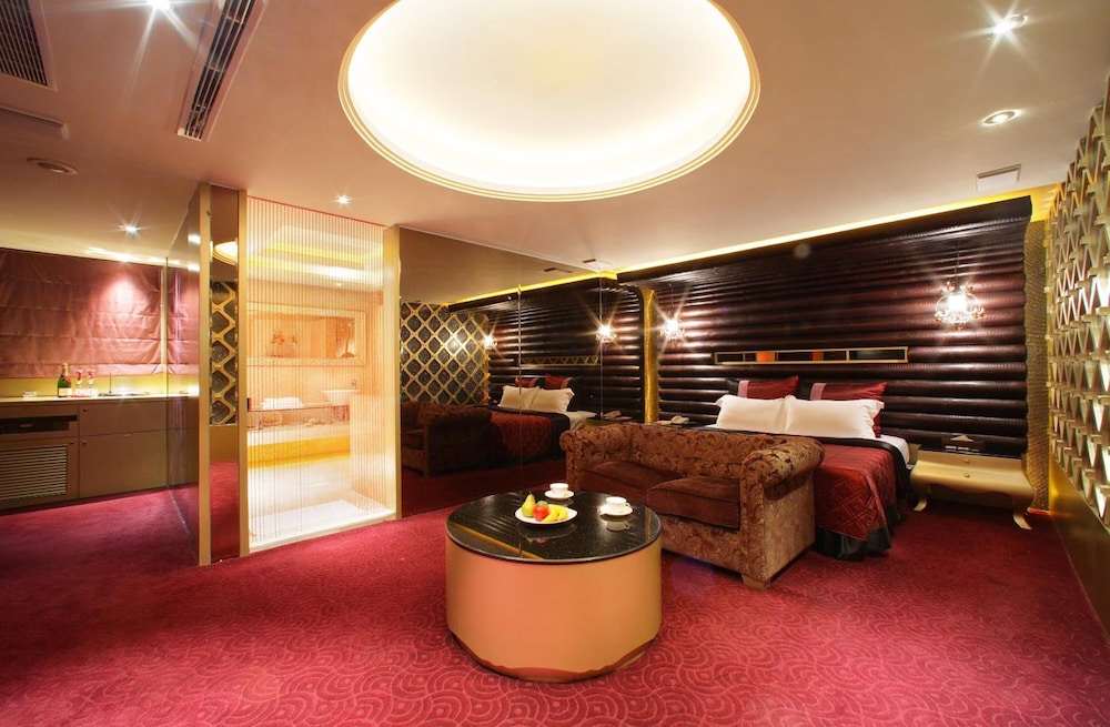 Dong Feng Motel 40/49