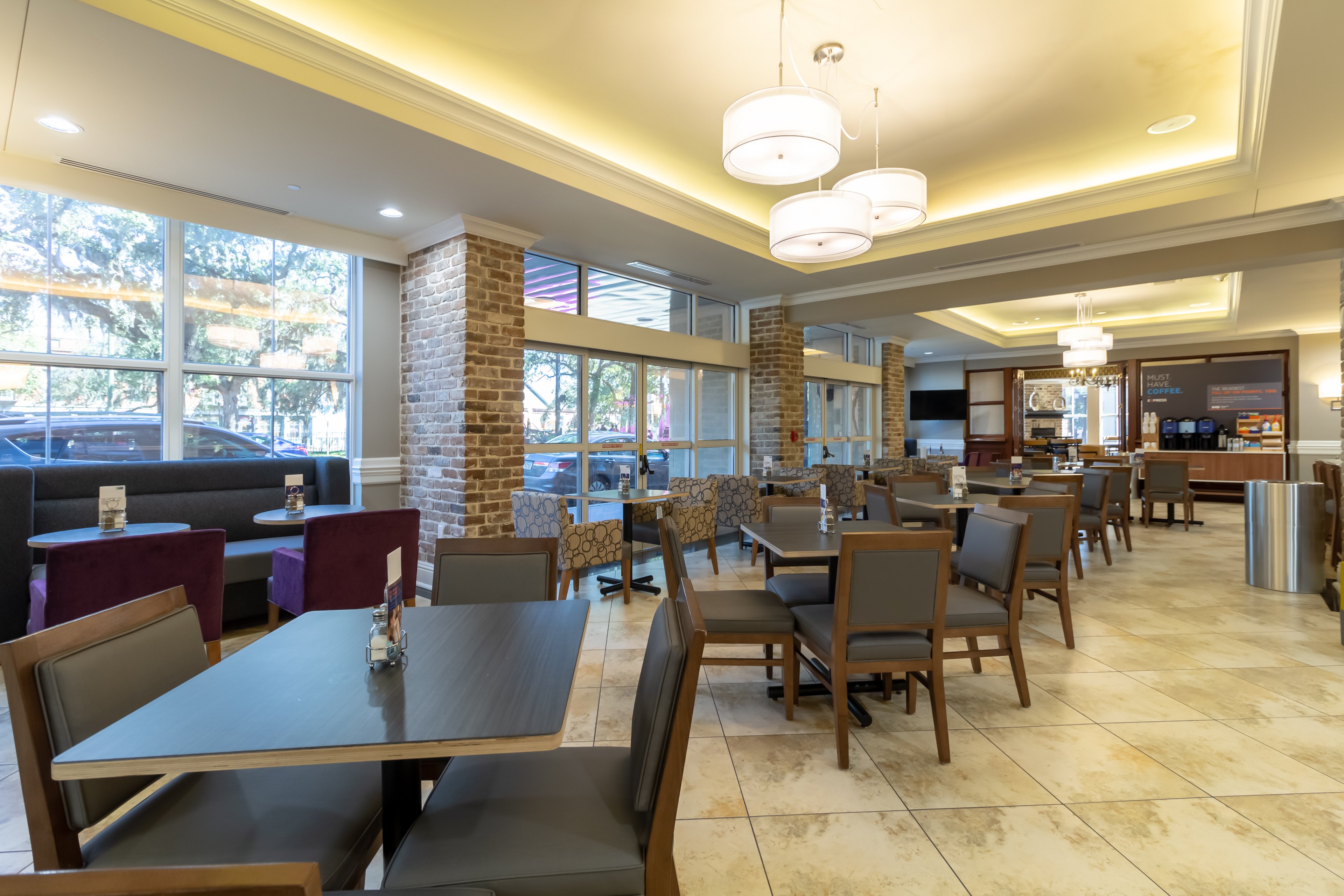 Holiday Inn Express Savannah Historic District 55/74