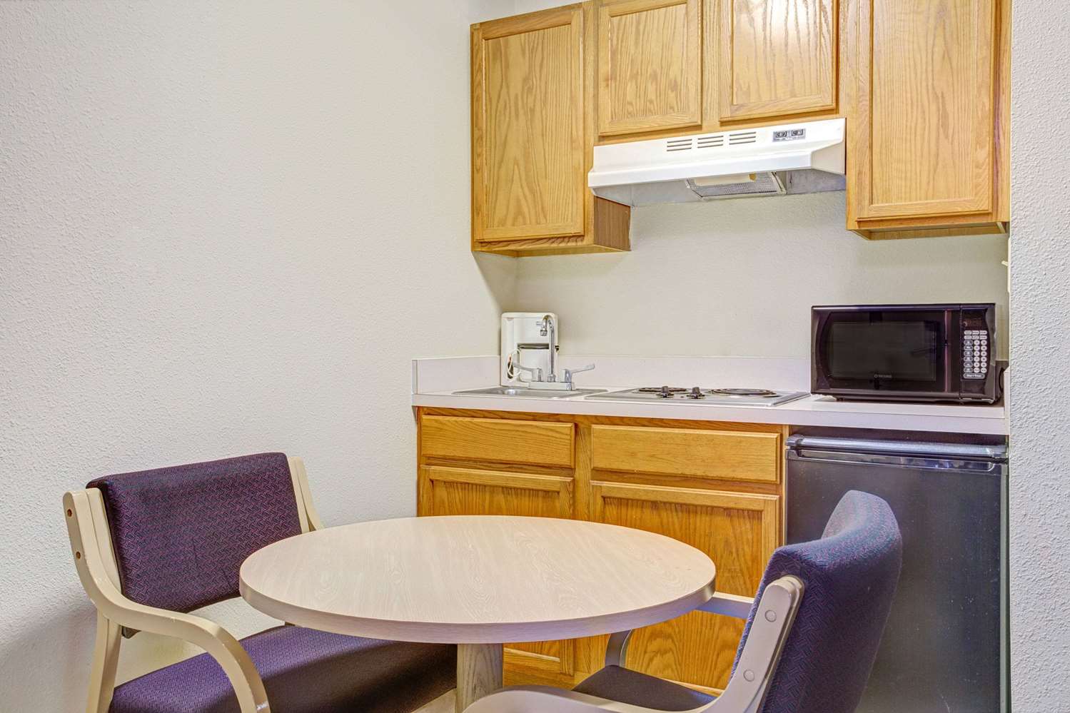 Hotel South Tampa and Suites 33/35