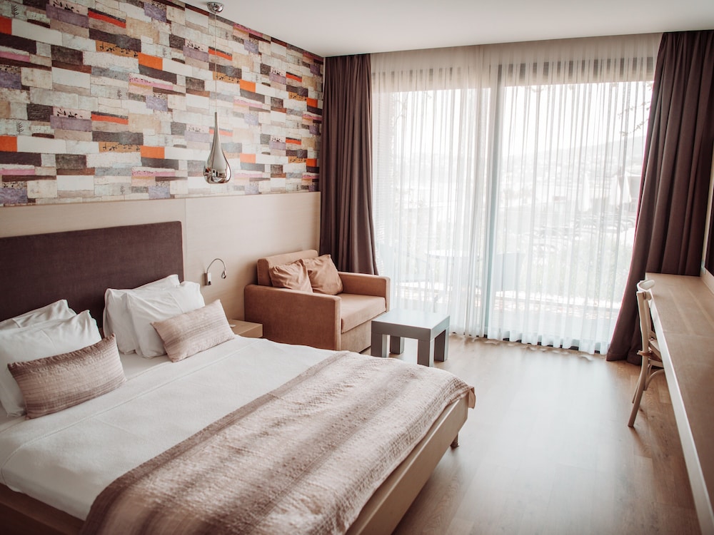 Costa Farilya Special Class Hotel 25/71