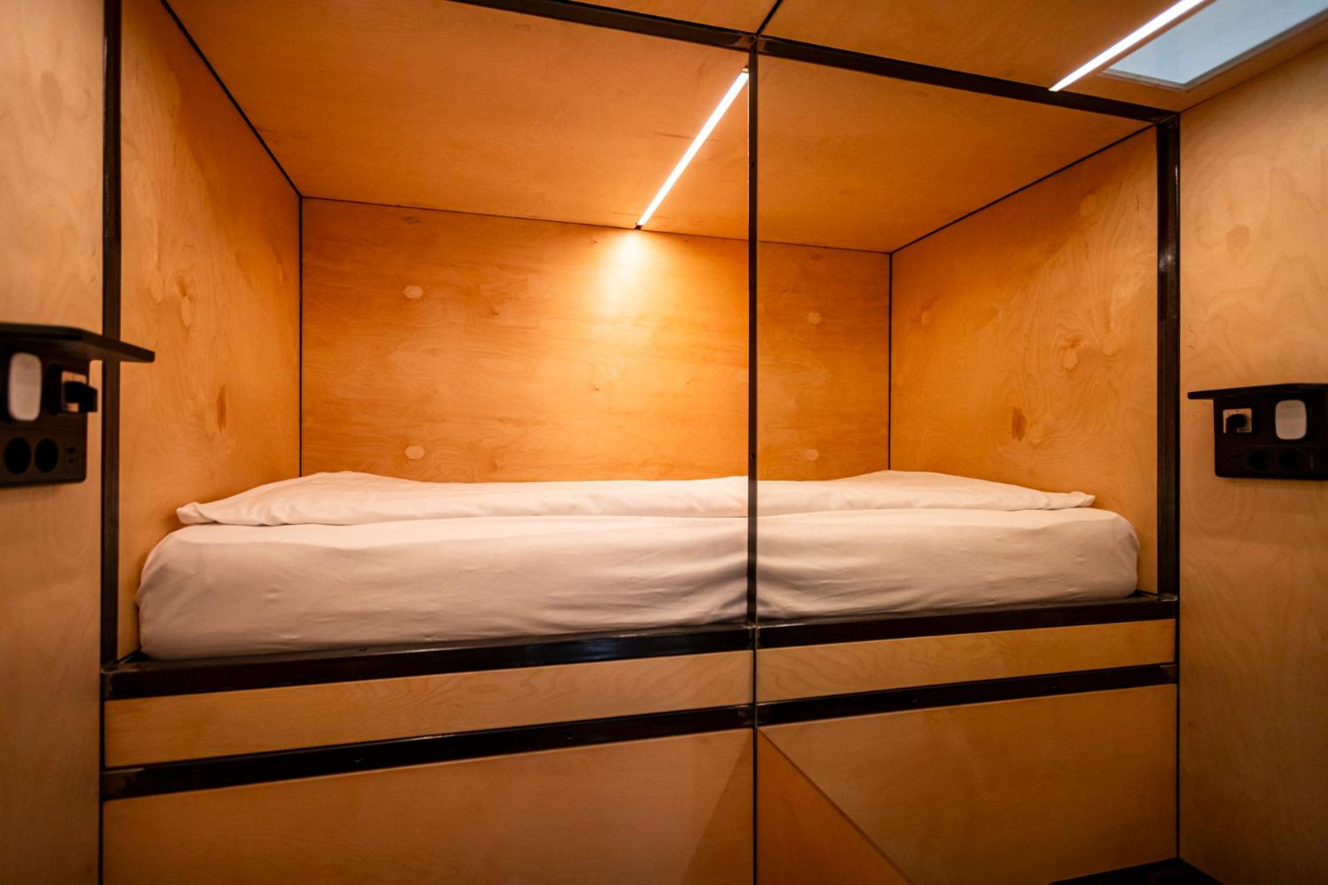 Private Pod, Single Bed