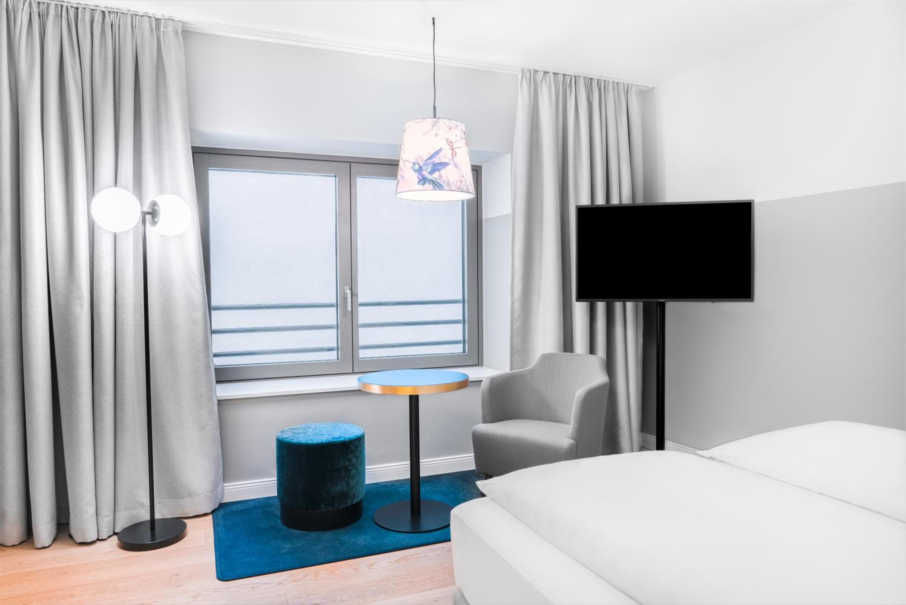 ROOM, DOUBLE BED, NO VIEW