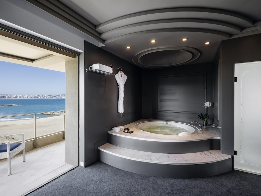 swimming pool spa