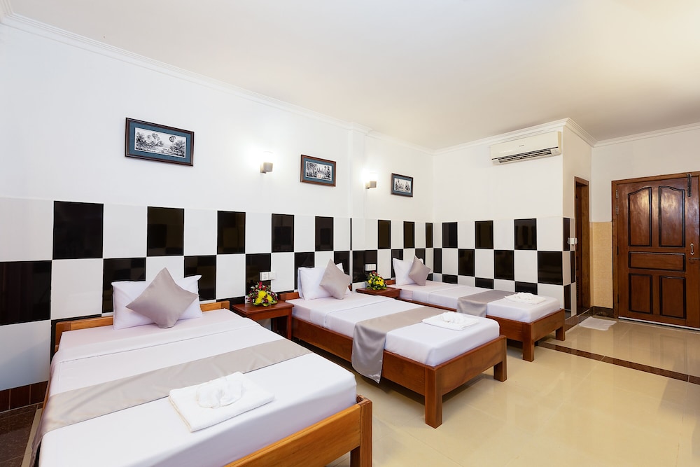 Botoum Hostel 7/33