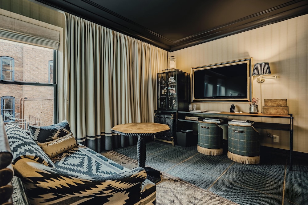Hotel Jerome An Auberge Resort 24/50