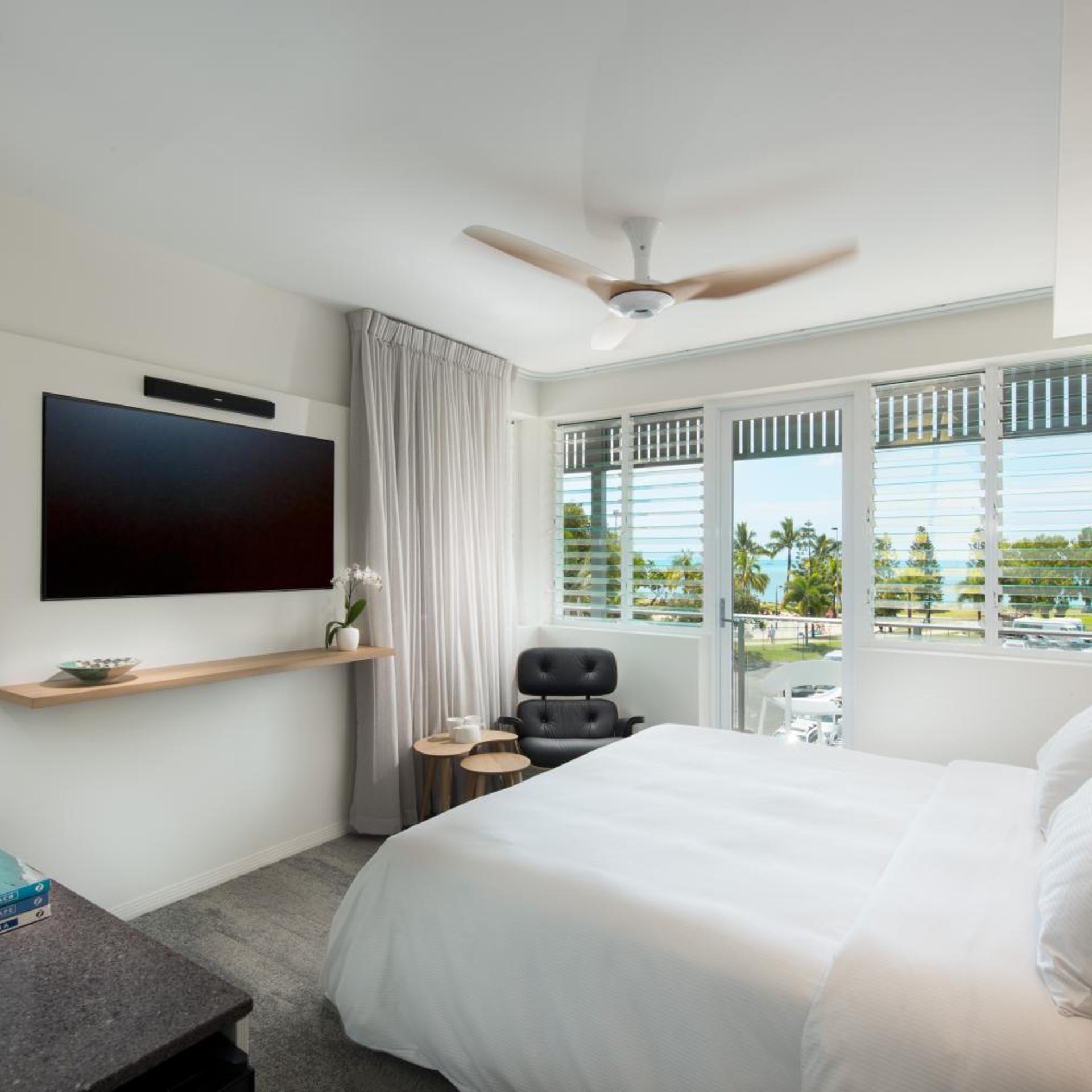 Designer, Spa, King Bed, Water Area