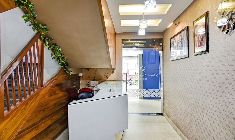 Oyo Rooms Sargam Cinemas 7/50