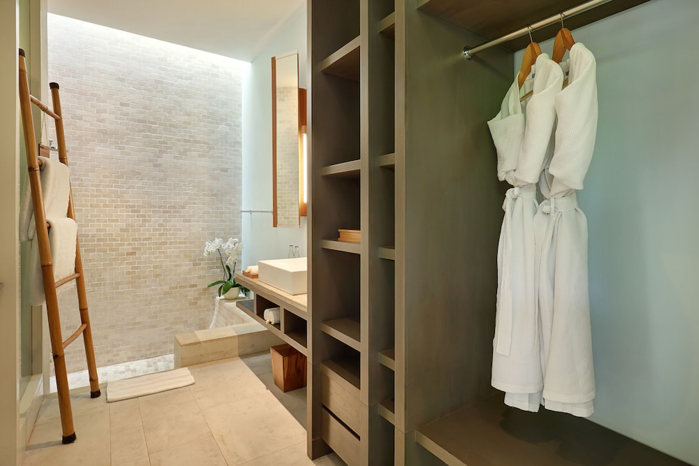 The Elysian Boutique Villa Hotel 46/50