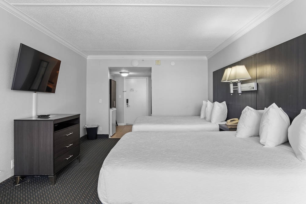 STANDARD, 2 QUEEN BEDS, POOL VIEW