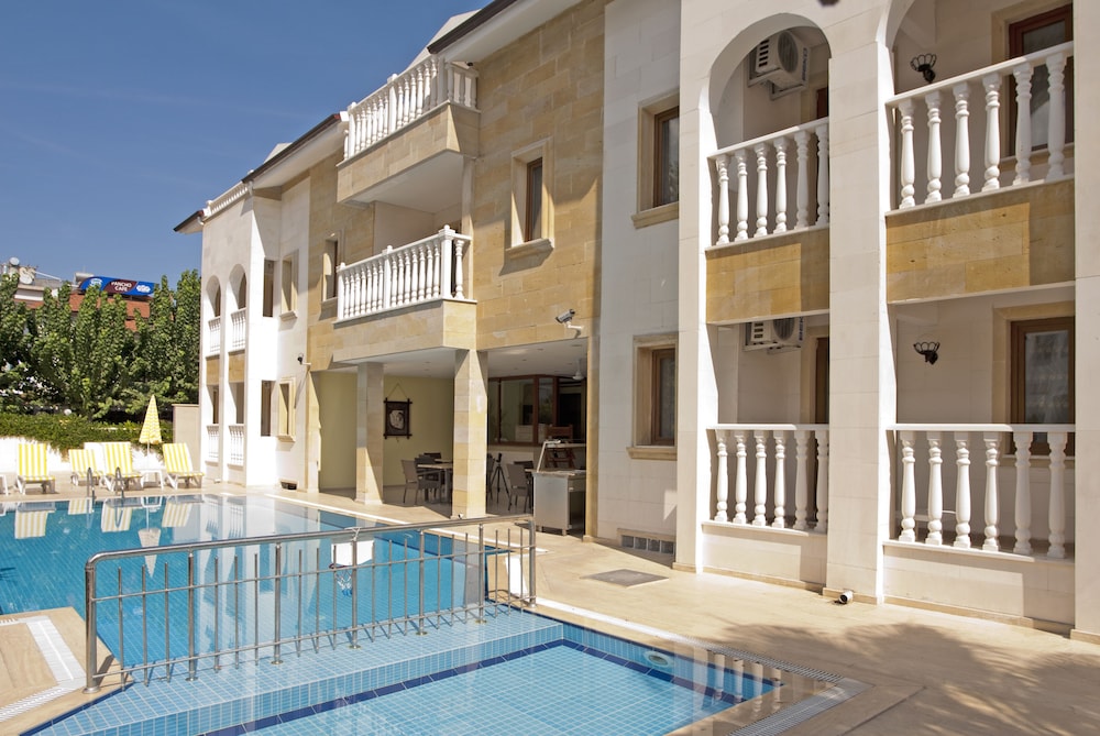 Dinara Hotel 11/66