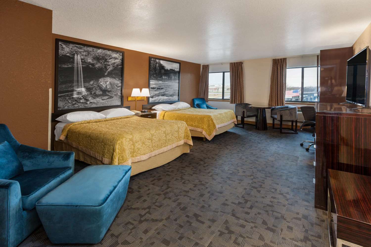 Super 8 by Wyndham Uniontown PA 10/29