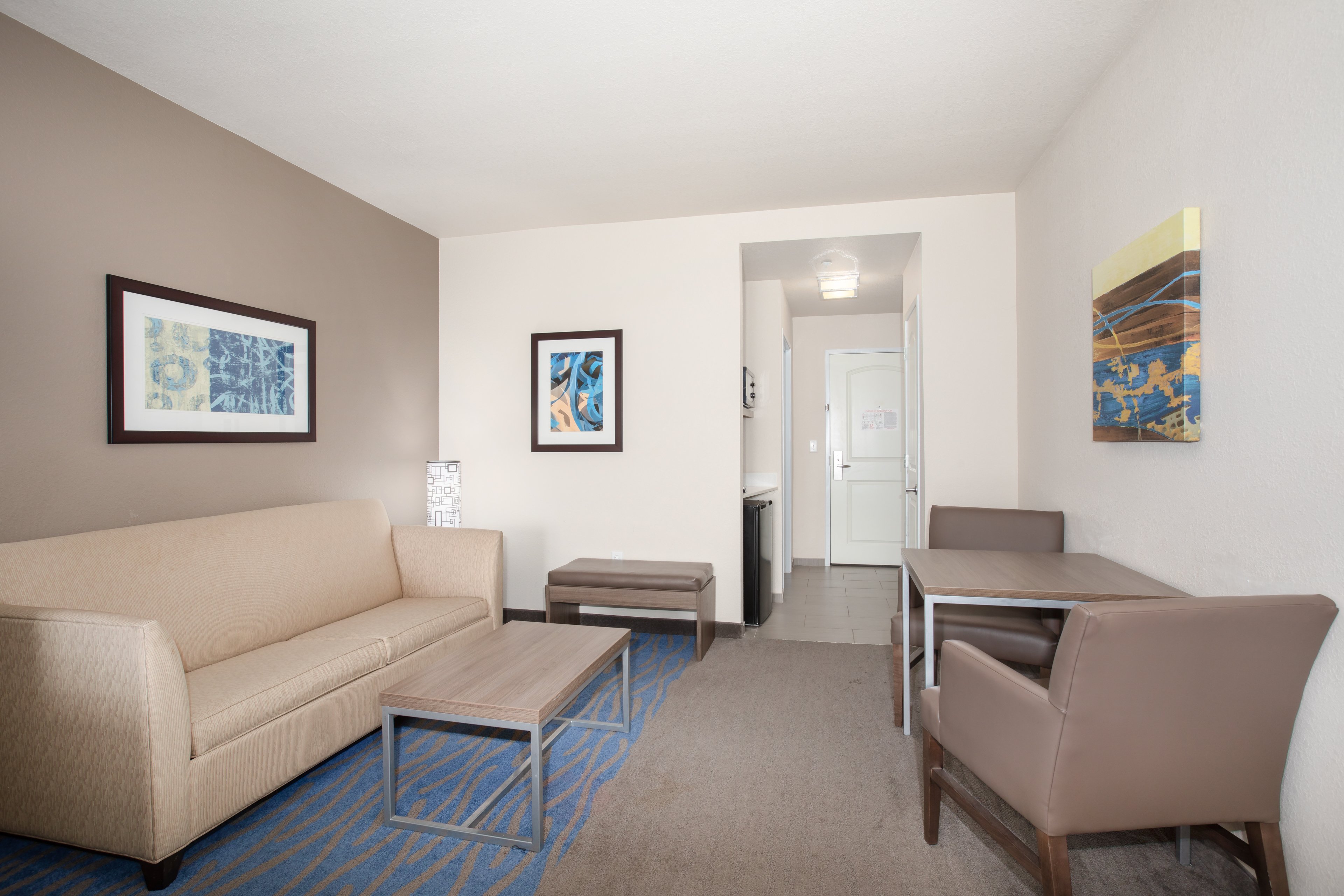 Holiday Inn Express And Suites Manhattan 34/55
