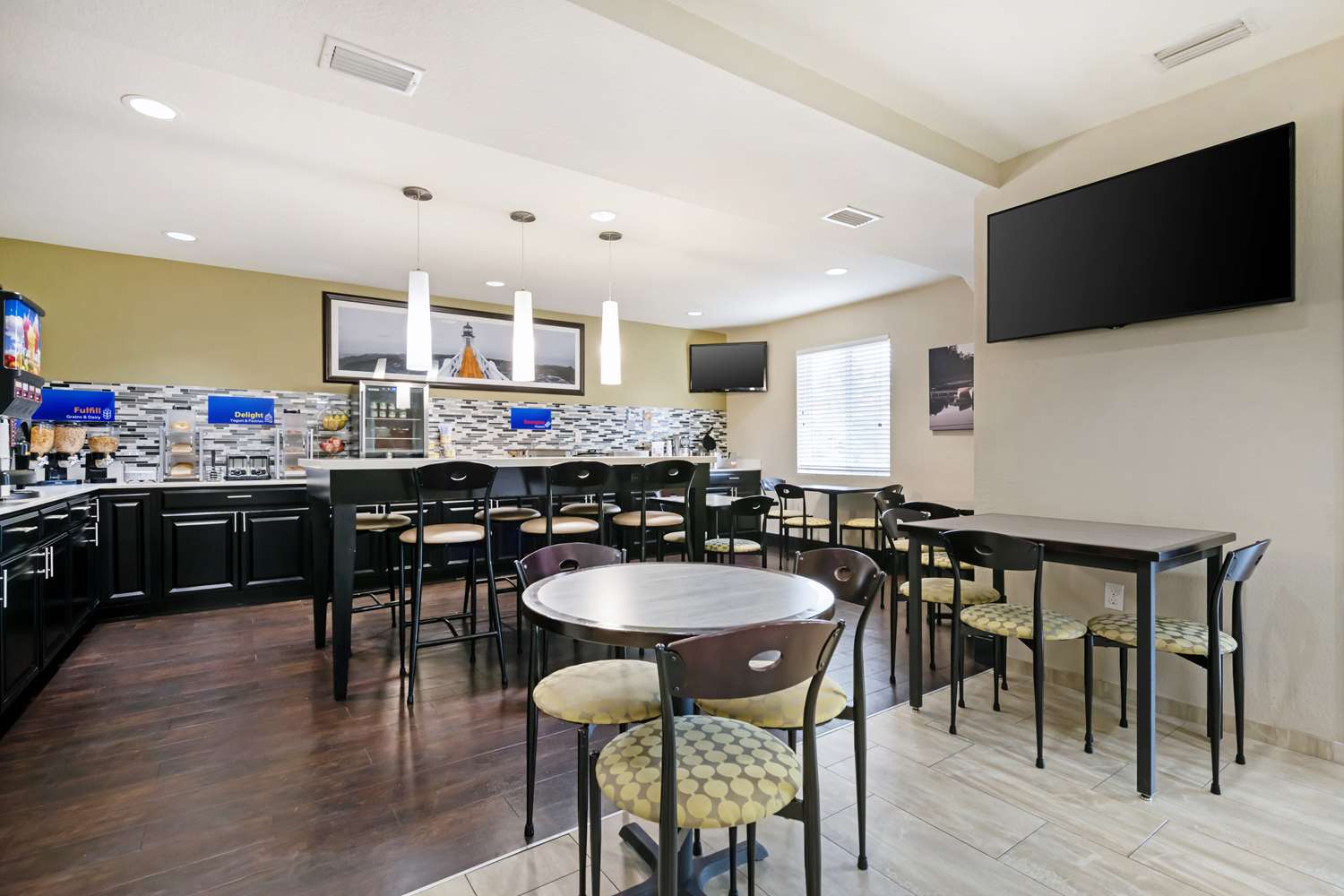 Best Western Edgewater Inn 25/37
