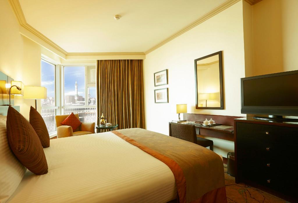 Room, King Bed, Partial Haram View