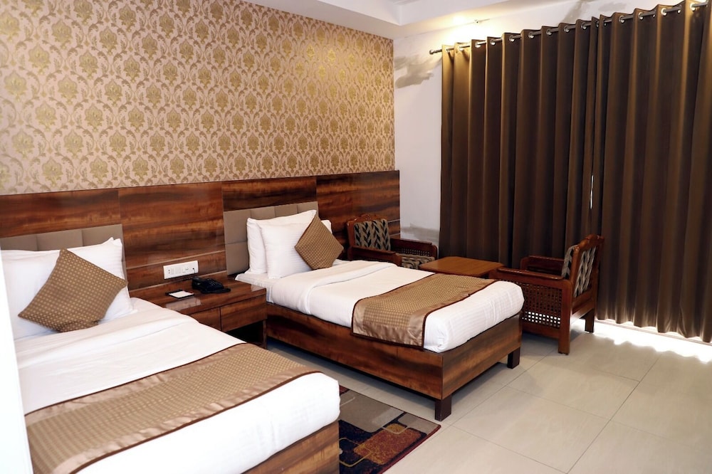 AIRPORT HOTEL. 27/56