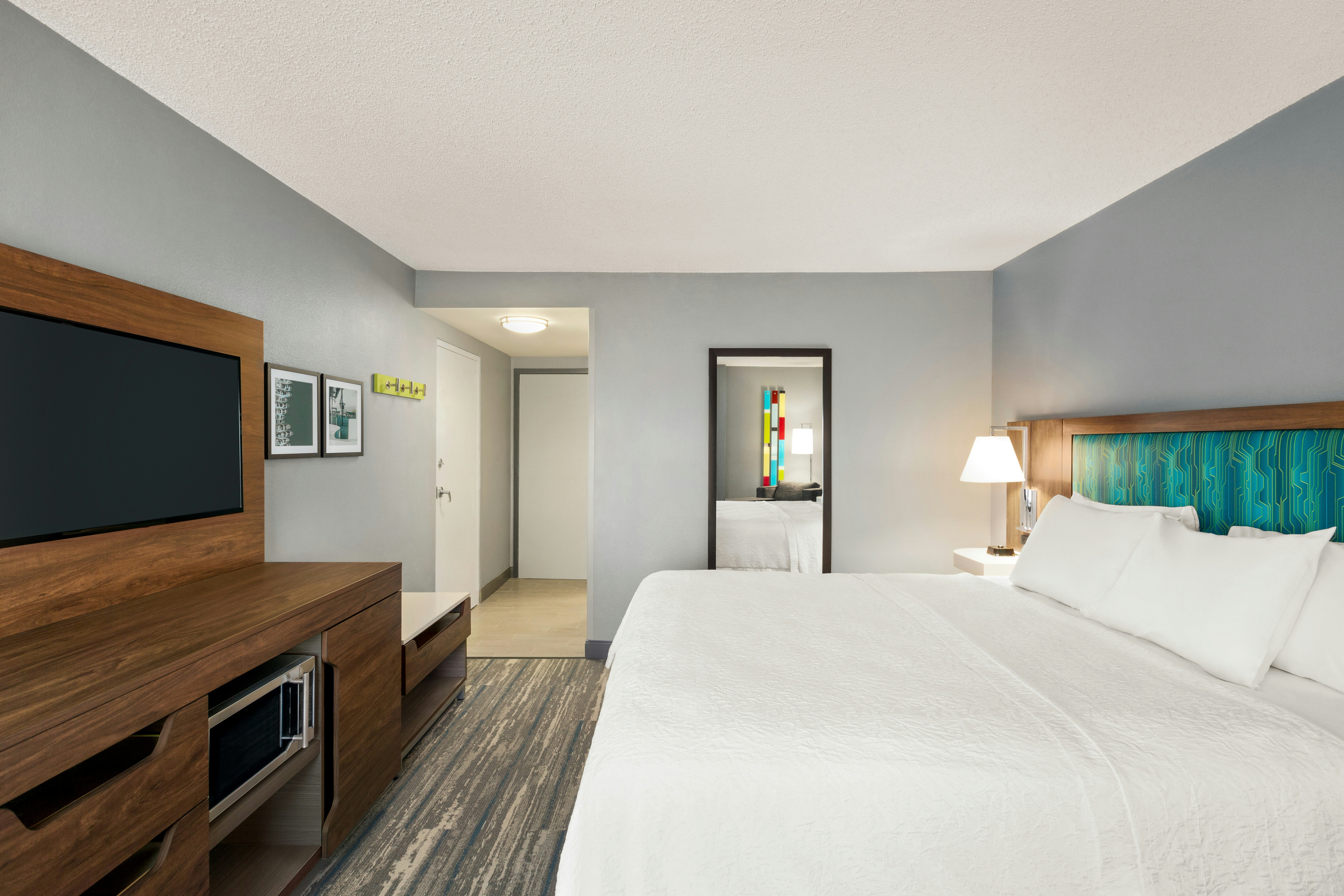 ROOM, KING BED