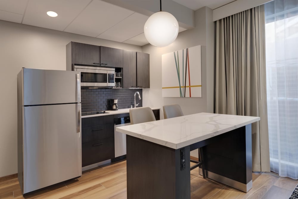Hyatt House LAX - Century Blvd 41/50