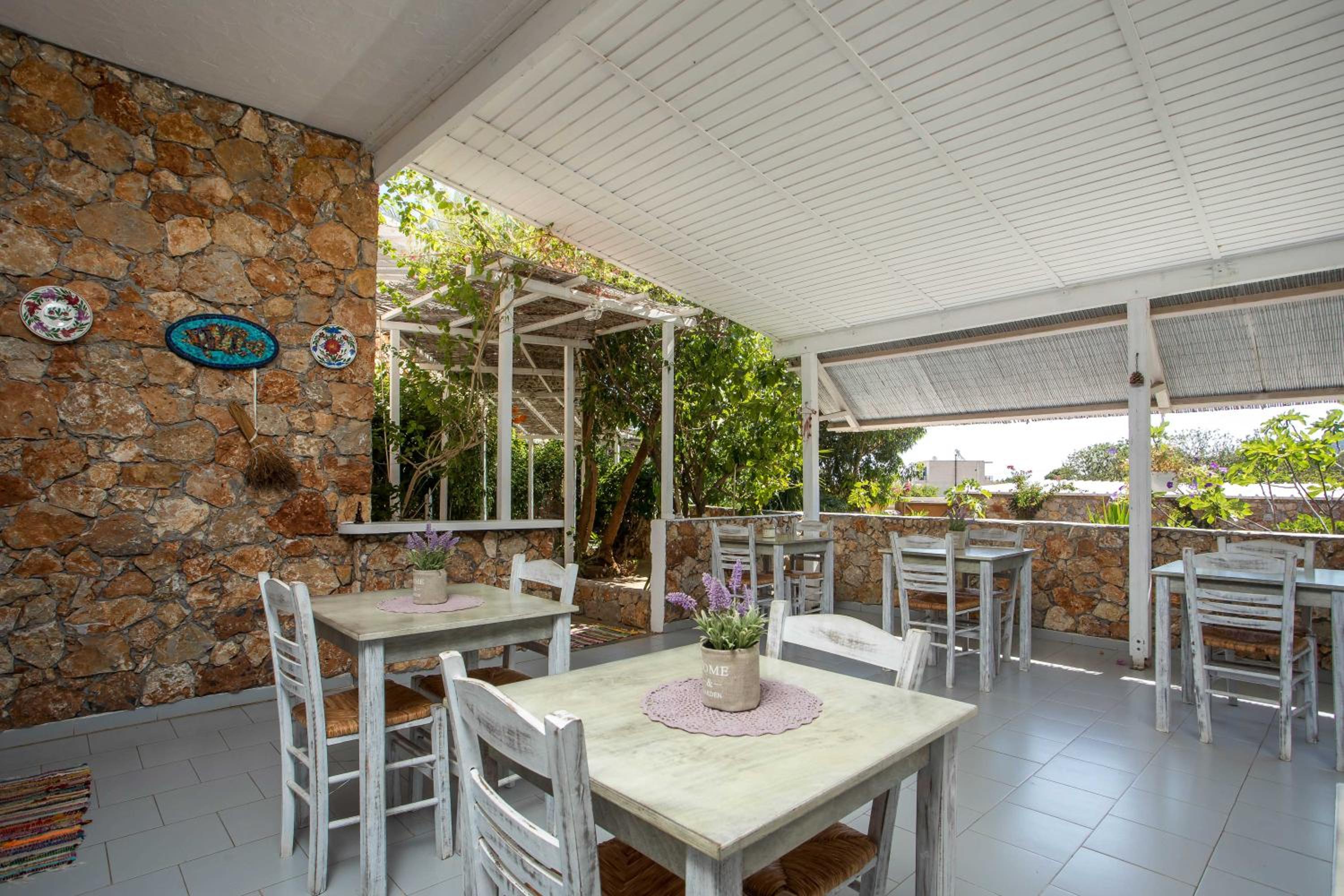 Irini Hotel 42/63