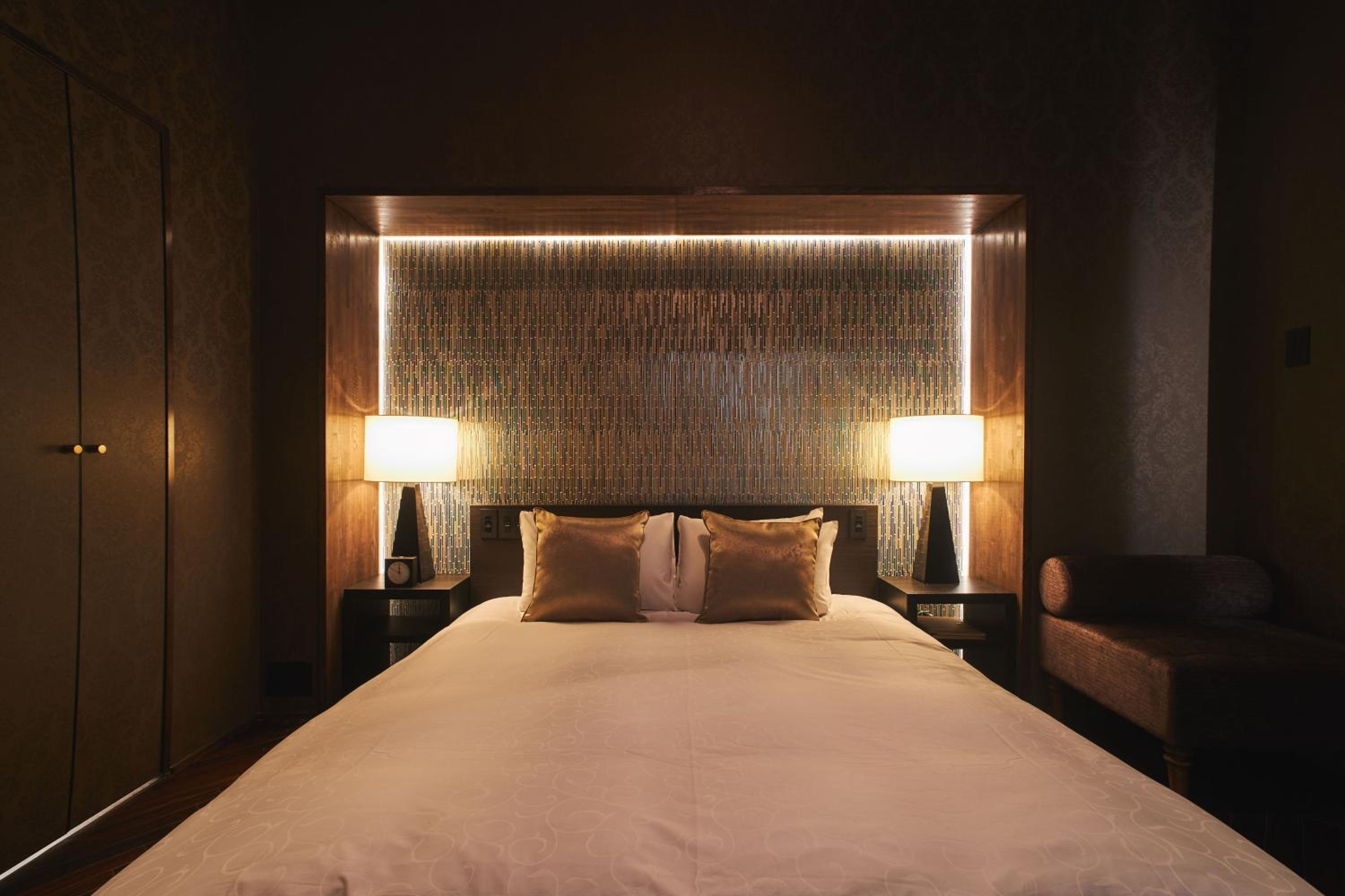 Deluxe, Queen Bed