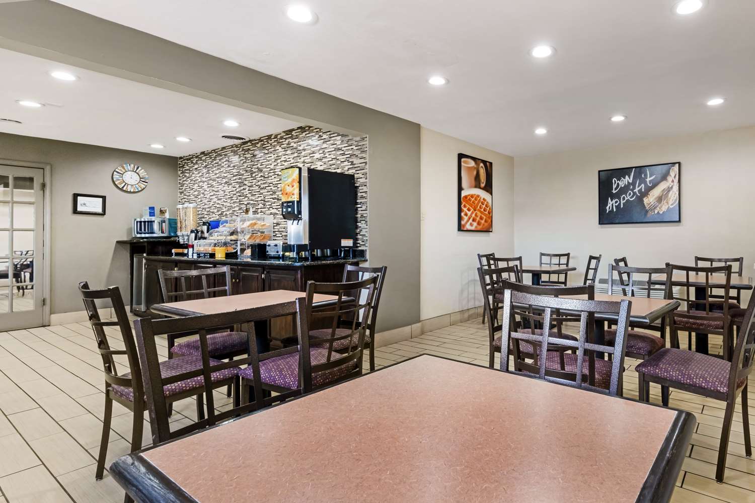 Best Western Red Carpet Inn 22/28