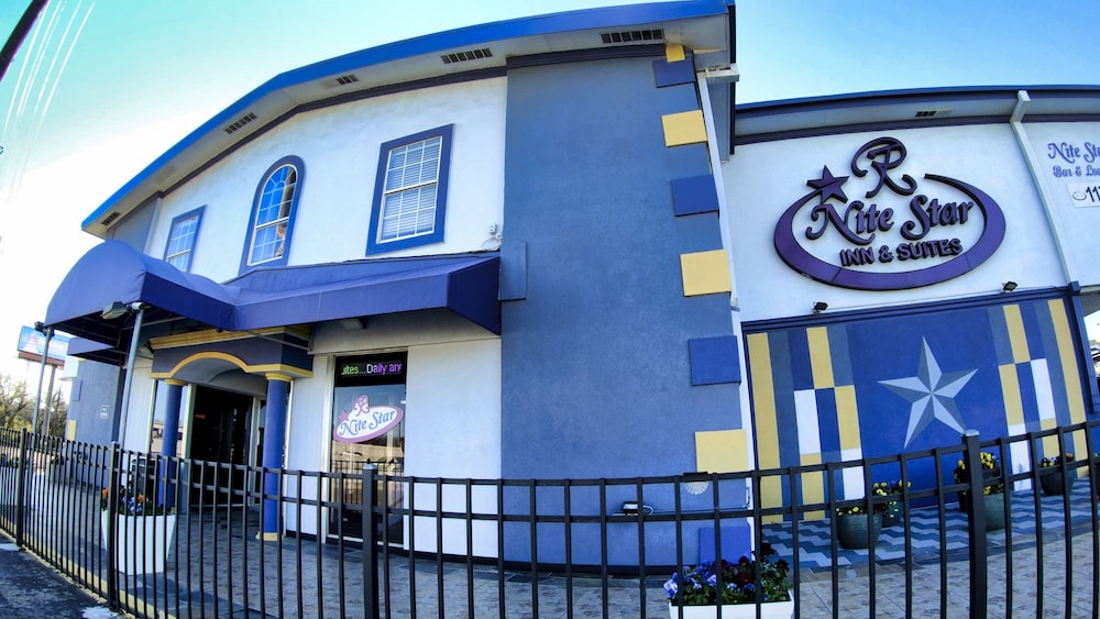 R Nite Star Inn & Suite 1/65