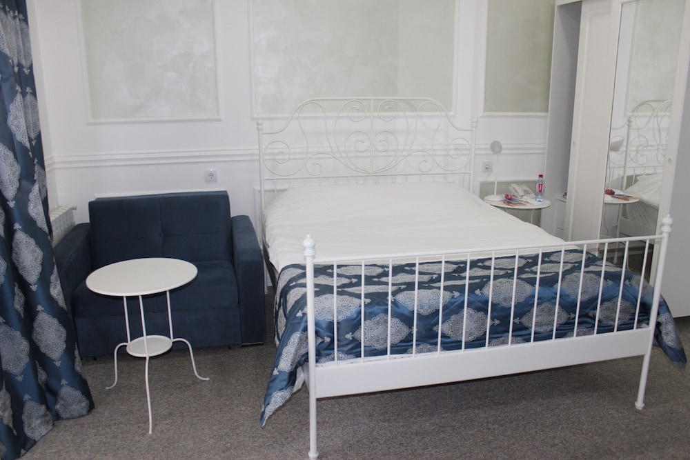 Two Seasons Boutique Hotel 49/50