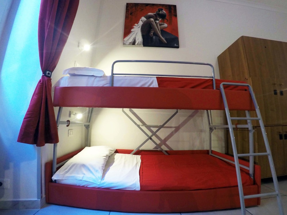 Palladini Hostel Rome 11/50
