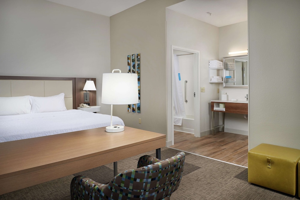 Hampton Inn and Suites Rogers 10/29