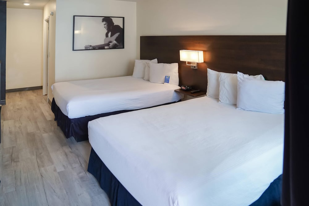 STANDARD, 2 QUEEN BEDS