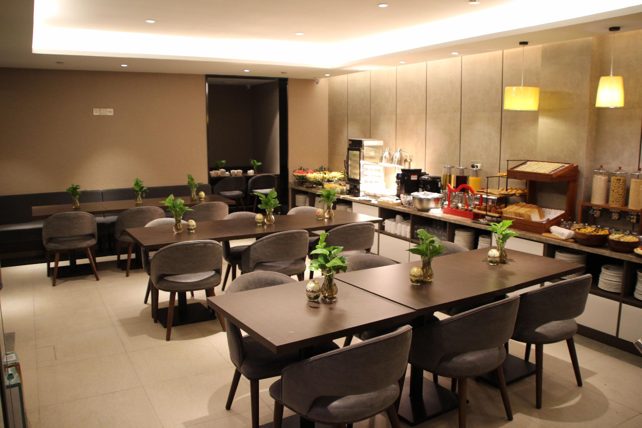 Homeinn Plus (Beijing Zhongguancun Wudaokou) 35/42