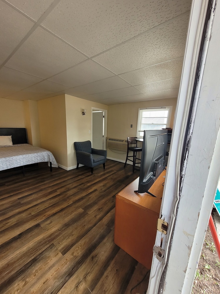 T-59 Motel Thief River Falls 17/34