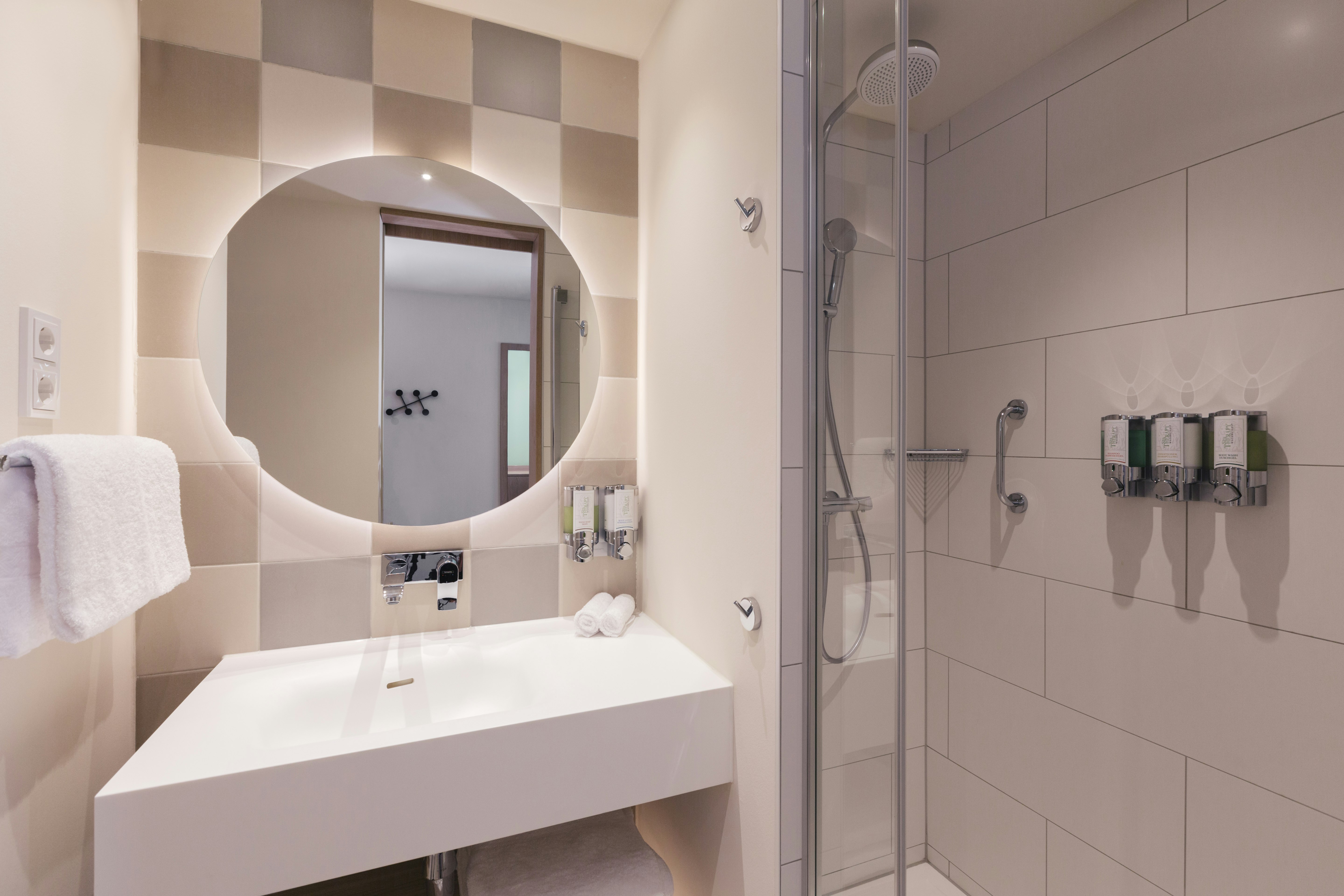 غرفة بسرير كوين مع أريكة، Hampton by Hilton Konstanz 4/4