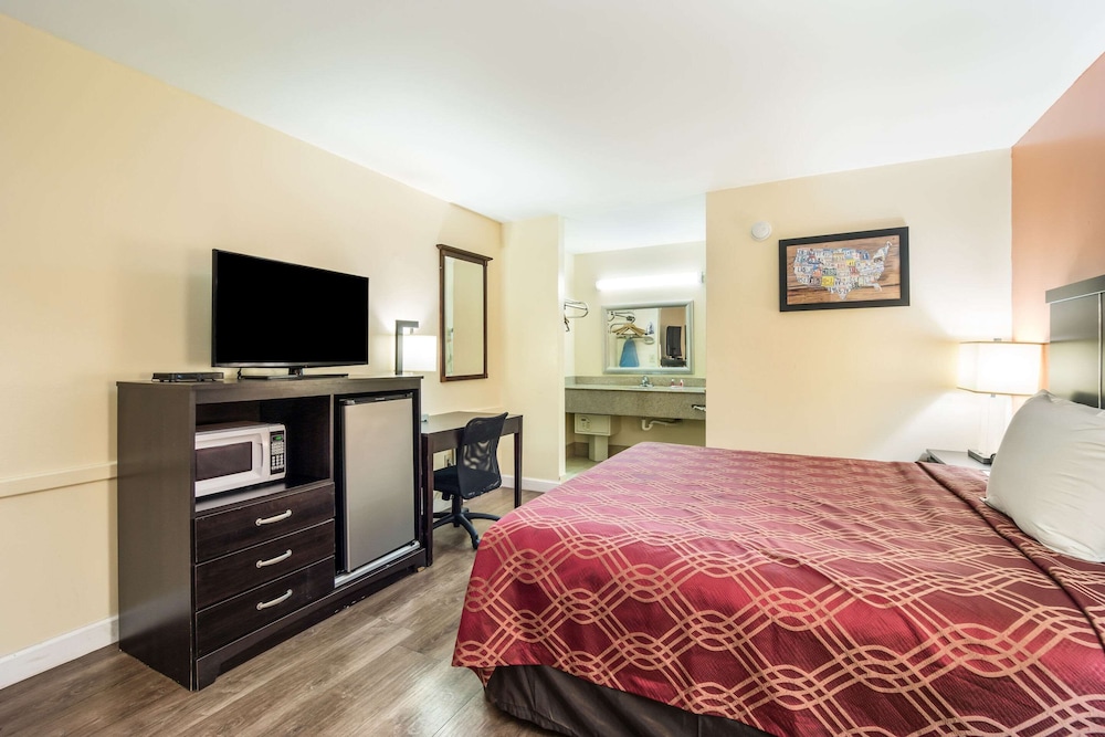 Econo Lodge Santee SC 13/28