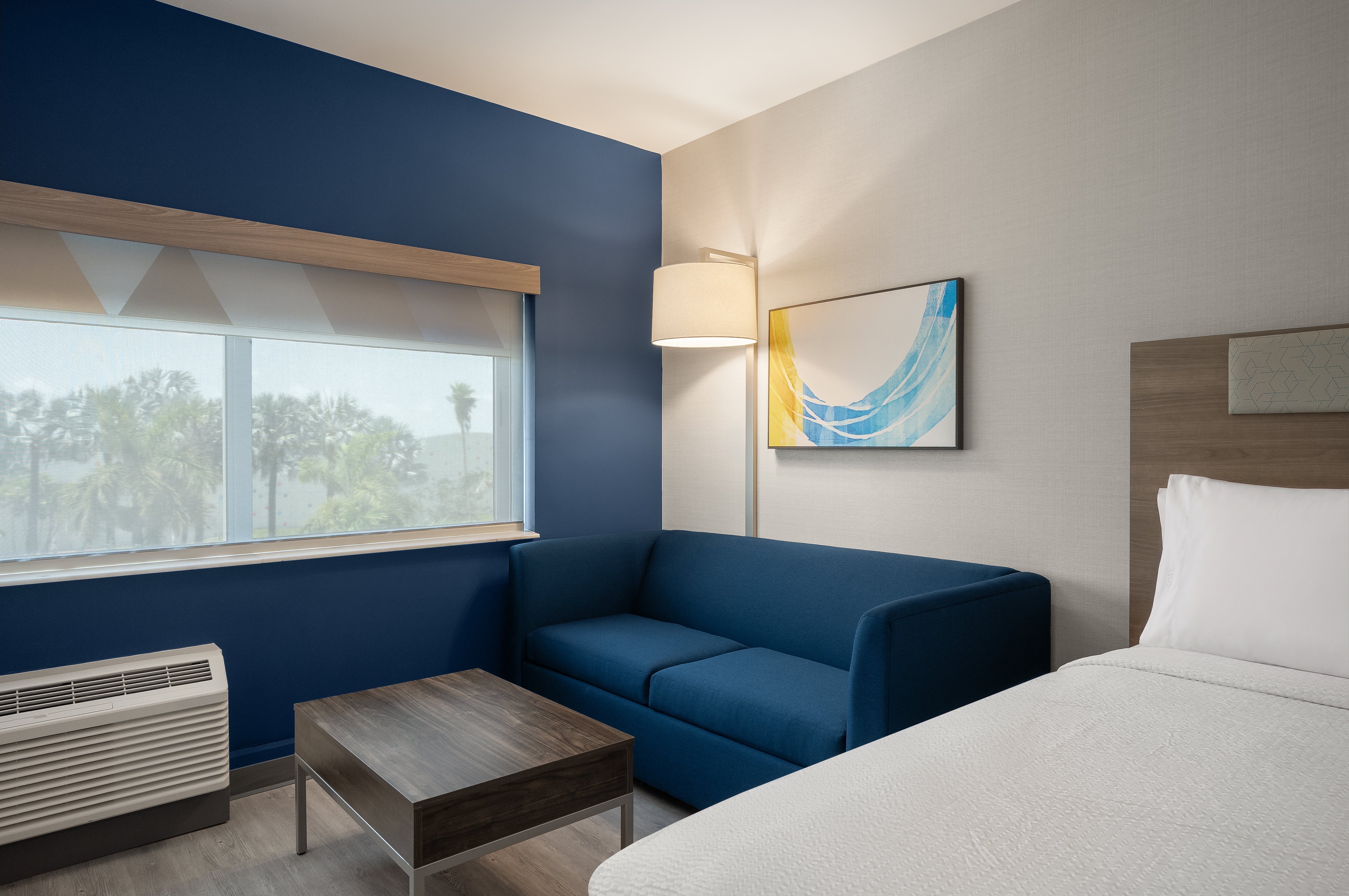 Holiday Inn Express & Suites Miami Intl Airport - 36th St 18/50