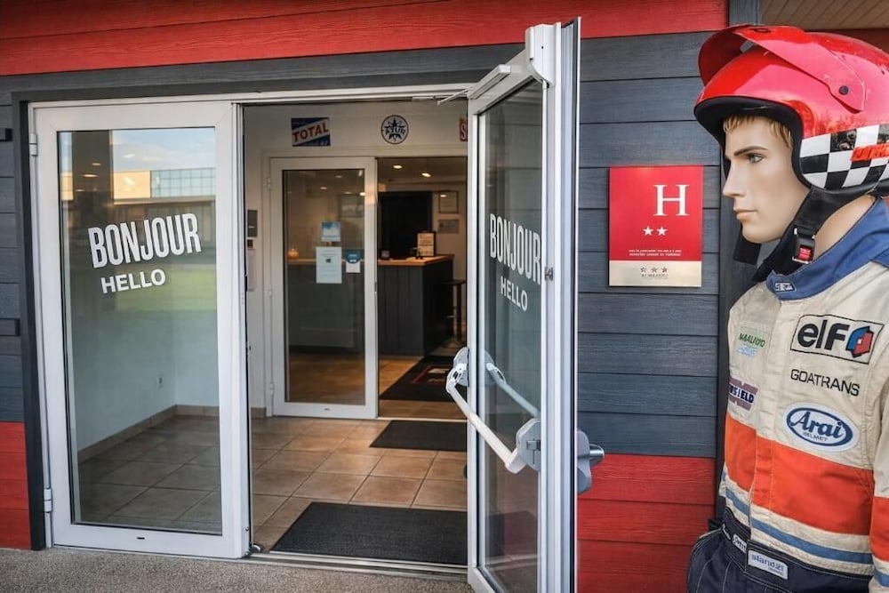 Enzo Hotels Chartres Mainvilliers By Kyriad Direct 12/24