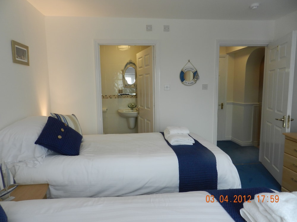 Watersedge Guest House 13/43