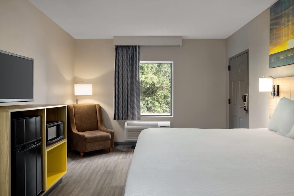 Days Inn By Wyndham North Columbia Ft Jackson 18/50