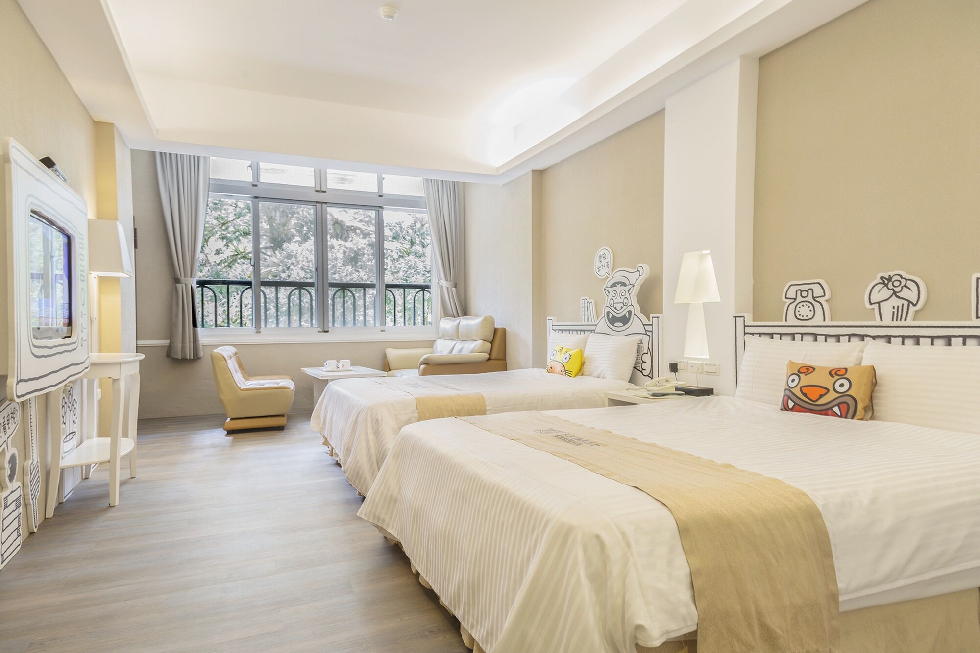 SIGNATURE, RUN OF HOUSE, QUADRUPLE, 2 DOUBLE BEDS
