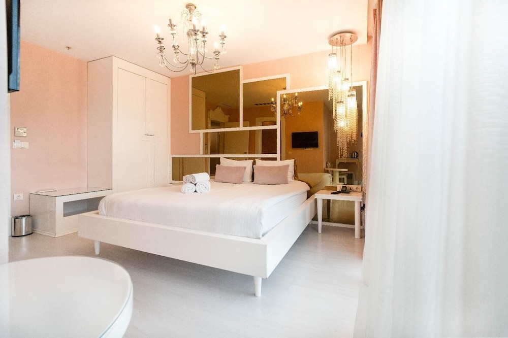 Golden Pearl Boutique Hotel - Adults Only 65/66