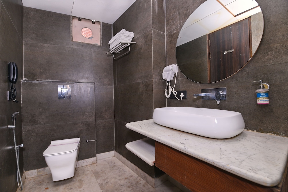 Staybook Hotel Nitya Maharani 48/50